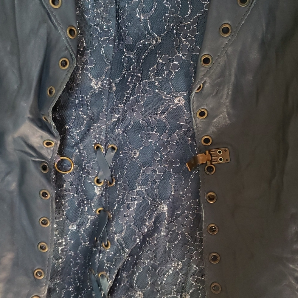Leather jacket - Picture 3 of 11